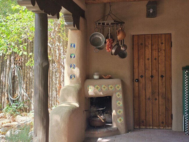 Foto del edificio - 770 Acequia Madre