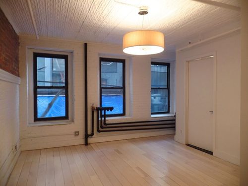Building Photo - 39 Bleecker St