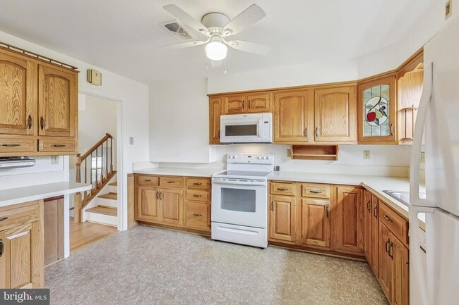 Building Photo - 1208 Pinewood Dr