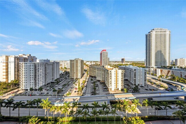 Building Photo - 1830 S Ocean Dr