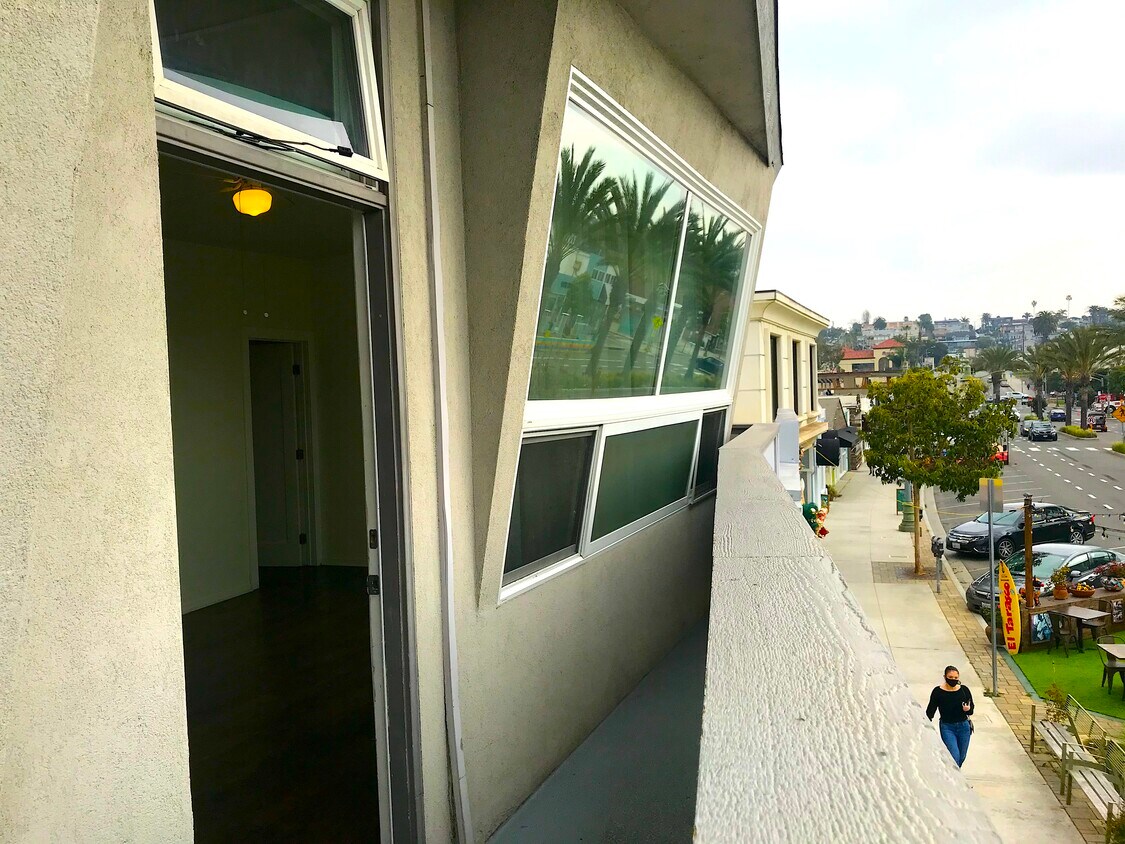Front Entrance - 321 Pier Ave