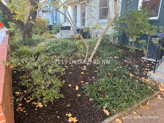 Foto del edificio - 2219 Ontario Rd NW