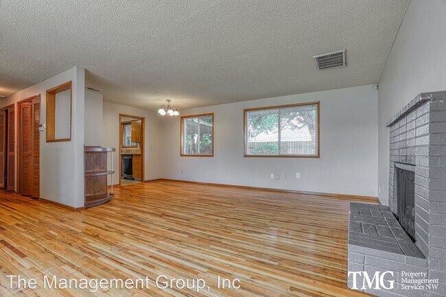 Foto del edificio - 3 br, 1.5 bath House - 8018 NW 1st Avenue