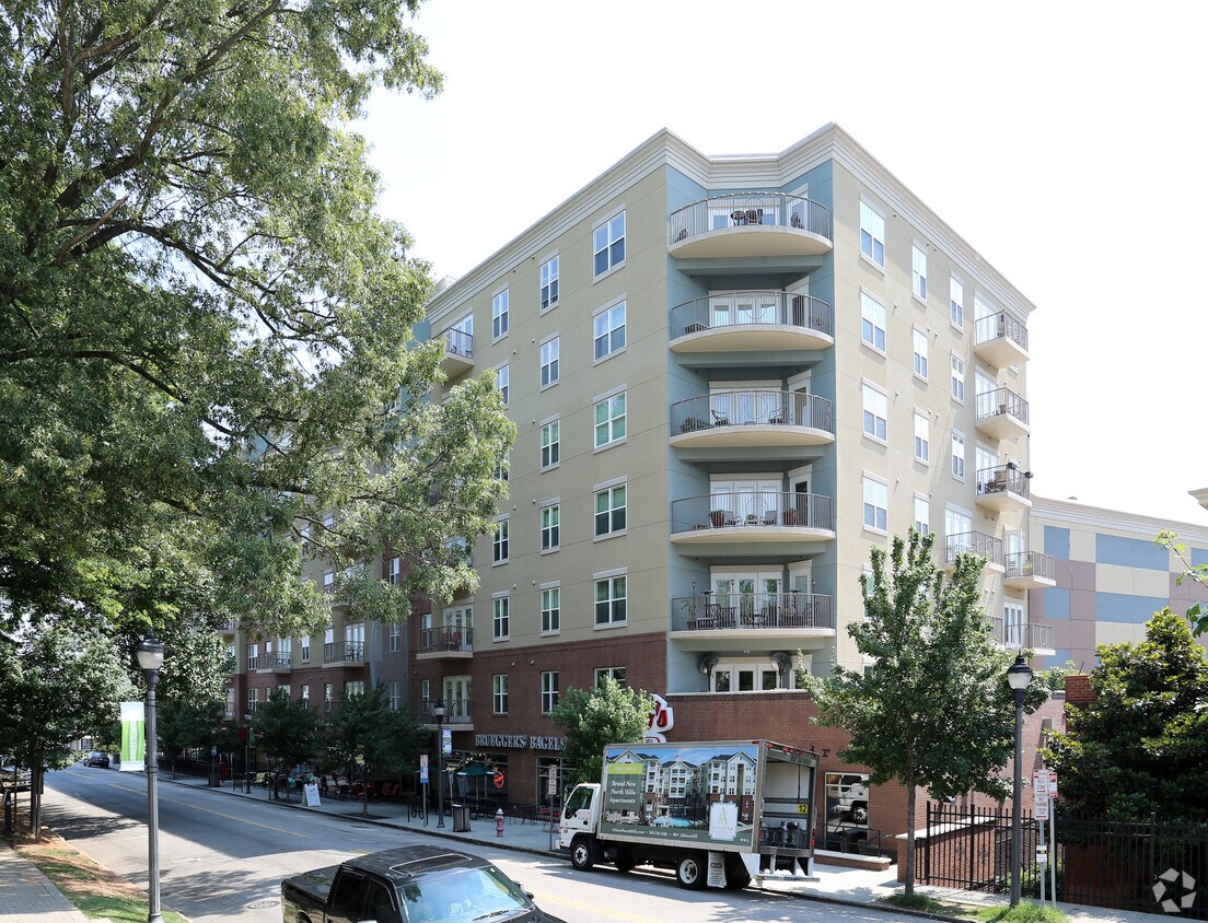 222 Glenwood Apartments Raleigh, NC