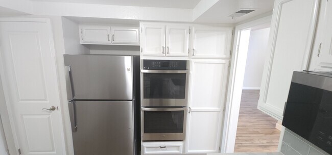Building Photo - 409 Old Orchard Ct