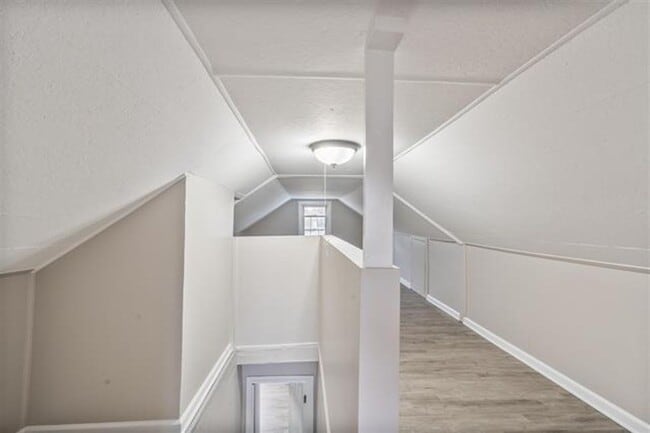 Building Photo - 229 Eastview Dr