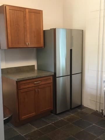 Building Photo - 9060 Valley Rd