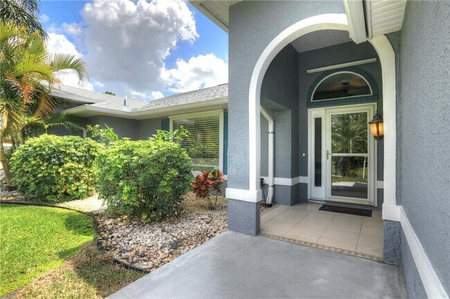Foto del edificio - 562 Rolling Hill Dr