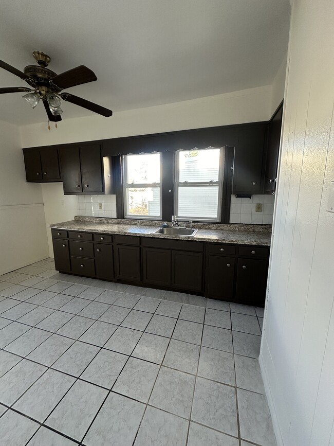Building Photo - 18 Noll Pl