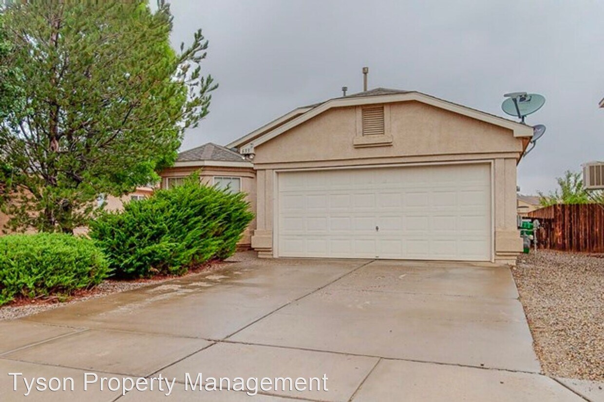 Primary Photo - 3 br, 2 bath House - 633 Valley Meadows NE