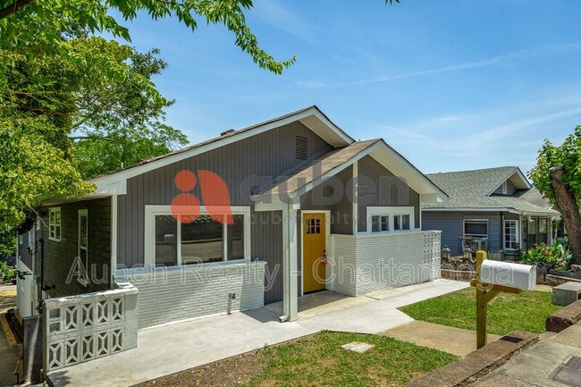 Photo - 1813 E 4th St House