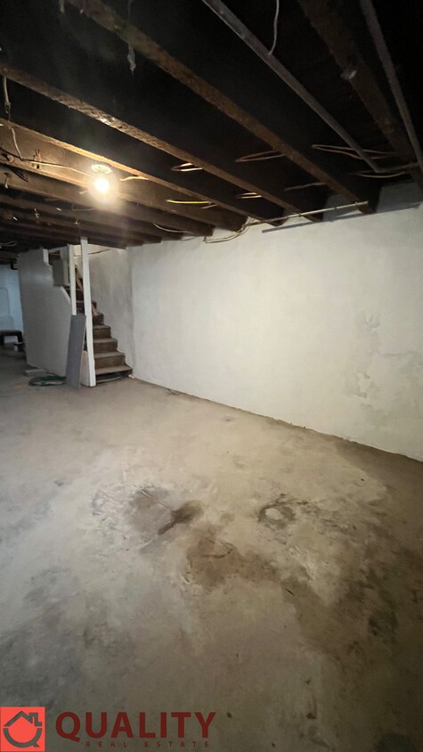Primary Photo - 830 E Willard St