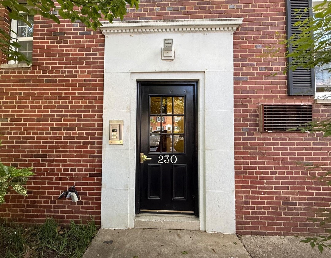 Photo - 230 N George Mason Dr (Arlington, VA)