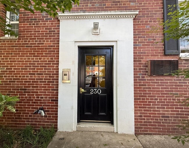 Photo - 230 N George Mason Dr House