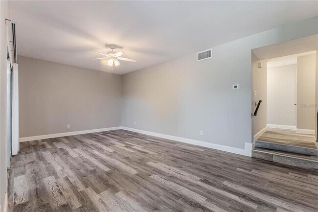 Building Photo - 220 E Desoto St