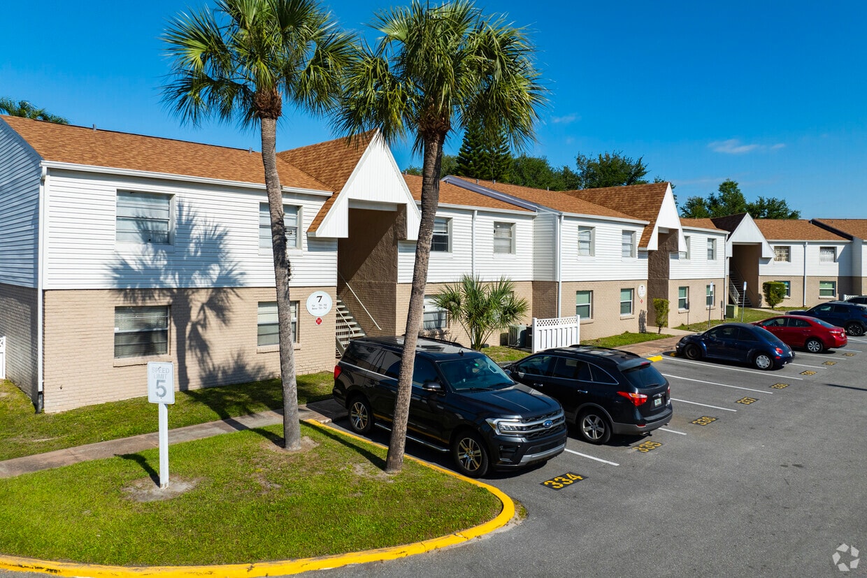 Primary Photo - Manhattan Palms Condominiums