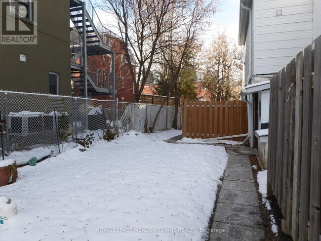 Building Photo - 12 Wesleyan St