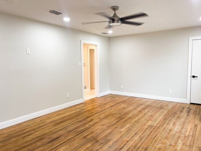 Photo - 722 E Strong Pkwy House