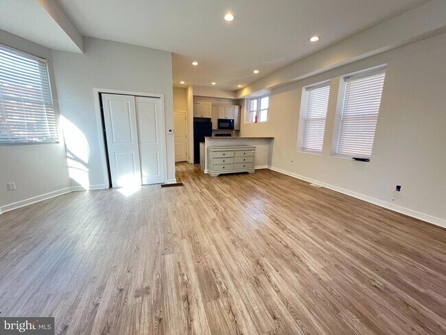 Foto del edificio - 933-35-935 Belmont Ave