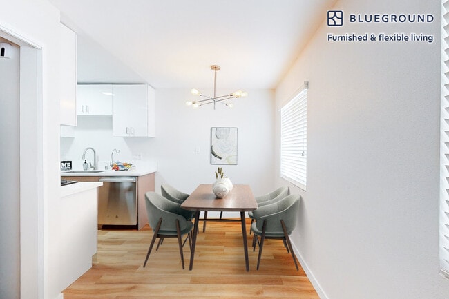 Building Photo - 407 N Broadway