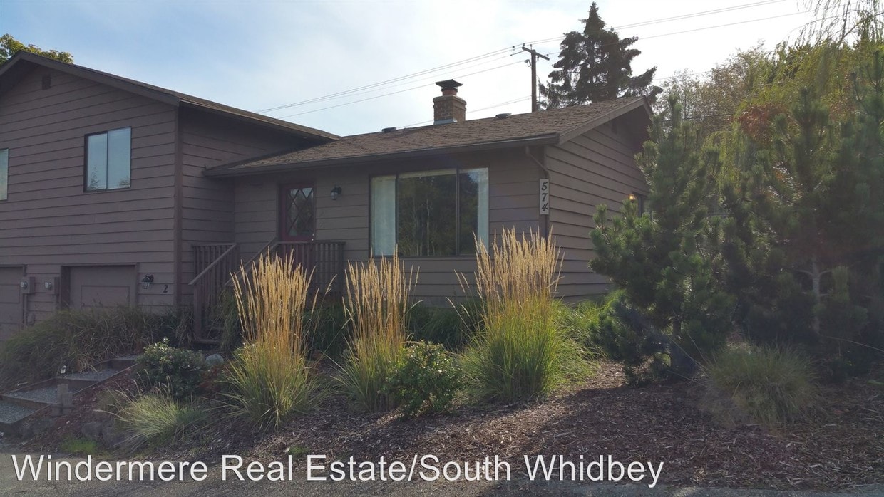 574 Luhn Ave, Langley, WA 98260 Condo for Rent in Langley, WA