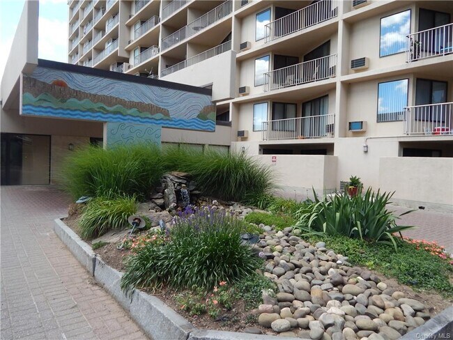 Building Photo - 1155 Warburton Ave