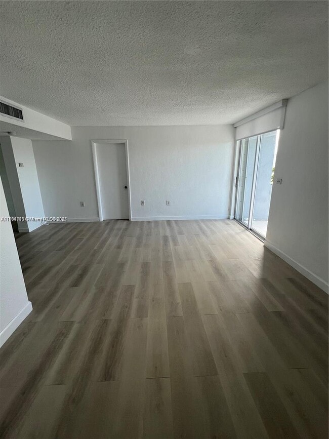 Building Photo - 1145 Normandy Dr
