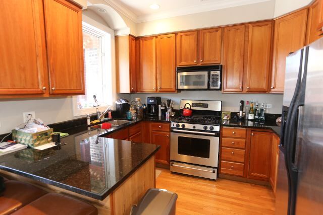 Foto del edificio - 3711 N Southport Ave