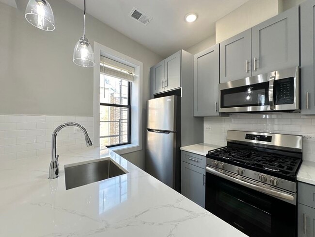 Foto del edificio - 437 W Belden Ave