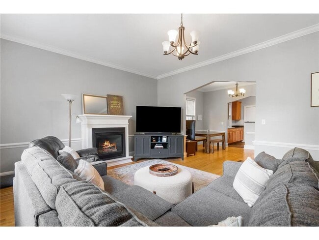 Building Photo - 813 Kenwood Pkwy