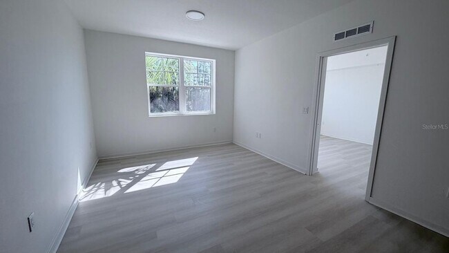 Foto del edificio - 5587 Millenia Park Blvd