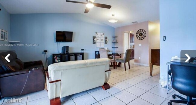 Building Photo - 2 br, 2 bath Townhome - 1439 Sandpiper Blvd