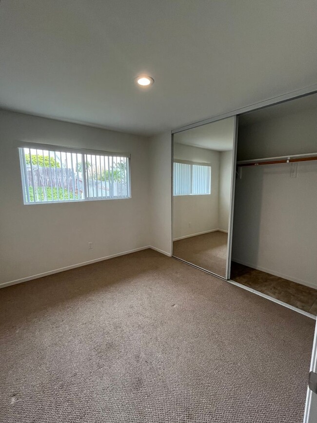Building Photo - Big & Bright ~ 3 Bedroom /2 Bathroom Home ...