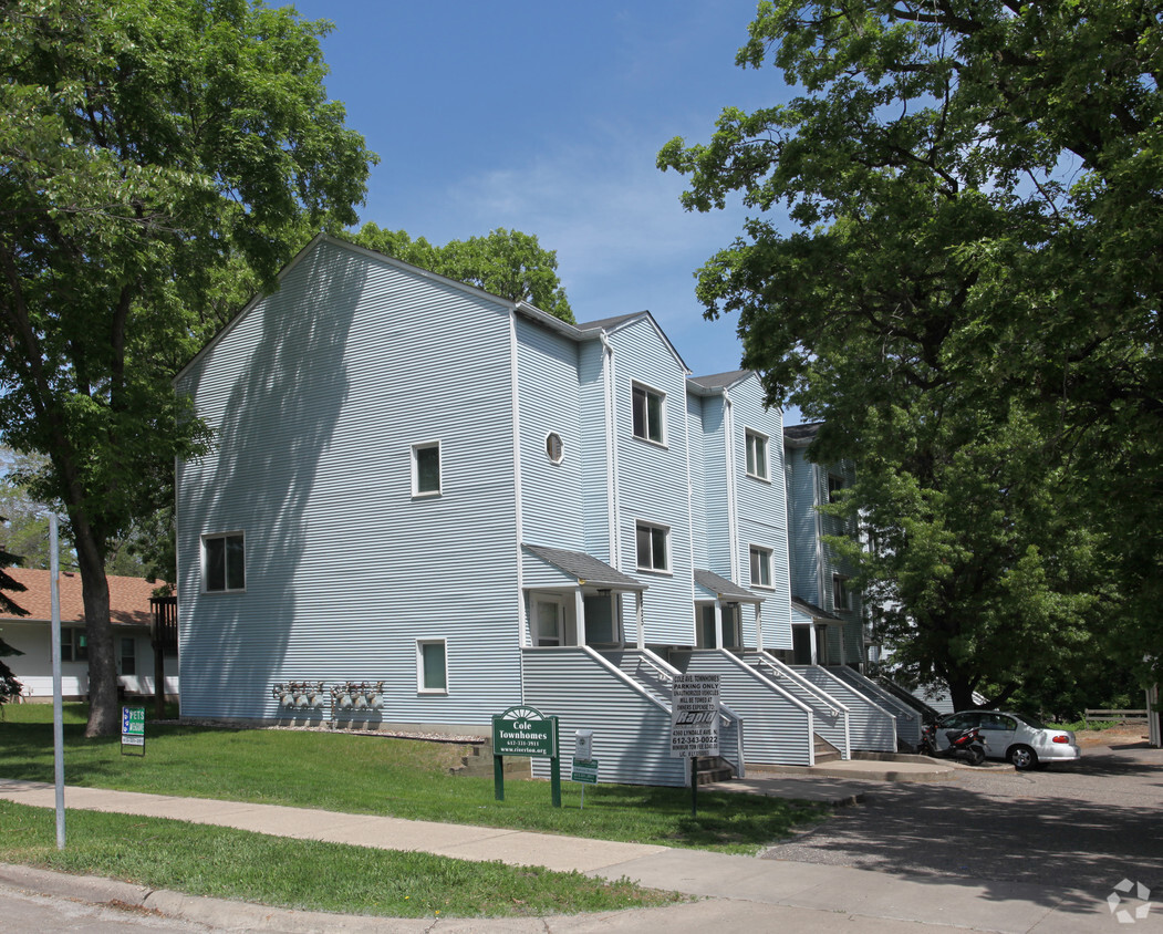 Primary Photo - Cole Townhomes Co-op