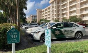 Building Photo - 2851 S Palm Aire Dr