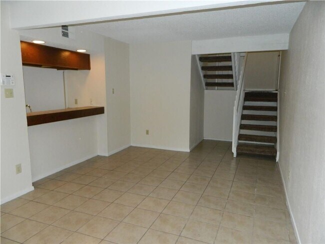 Foto del edificio - Yuhashi Properties1 (1606 Waterloo Trl)