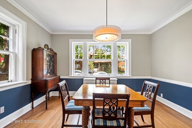 Comedor - 1629 W Jarvis Ave