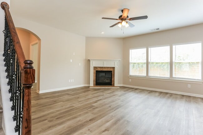 Building Photo - 7756 Parkside Dr