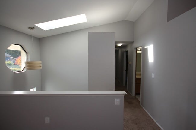 Building Photo - Wonderful split entry home! 4 bedrooms - 3...