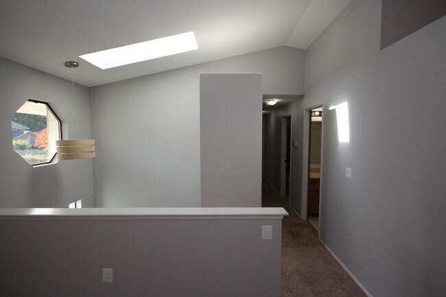 Foto del edificio - Wonderful split entry home! 4 bedrooms - 3...