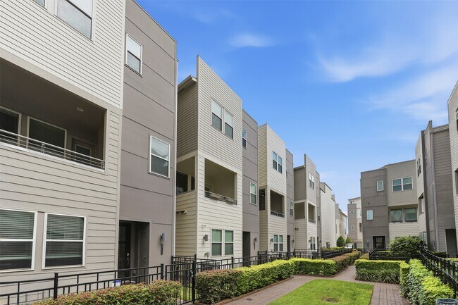 Foto del edificio - 2709 Clinton Dr