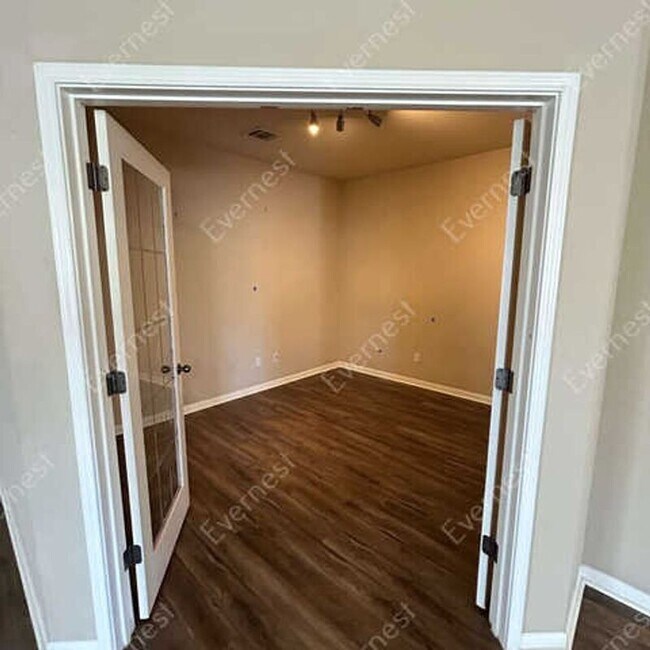 Building Photo - 1208 Willowbrook Dr
