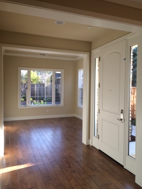 Building Photo - Beautiful home built in 2015. Great locati...