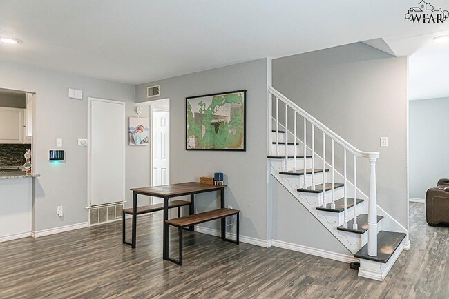 Building Photo - 4711 Balboa Dr