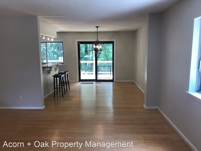 Building Photo - 4 br, 2.5 bath House - 501 W. Poplar