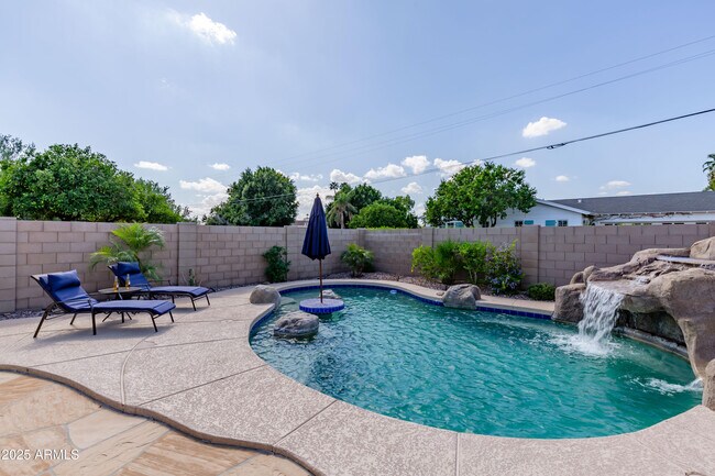 Foto del edificio - 6924 E Mariposa Dr