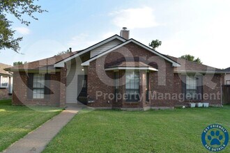 Building Photo - 2030 Lansdown Dr