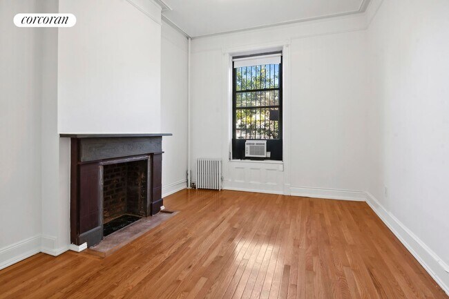 Foto del edificio - 683 Degraw St