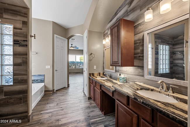Building Photo - 2122 W Red Range Way
