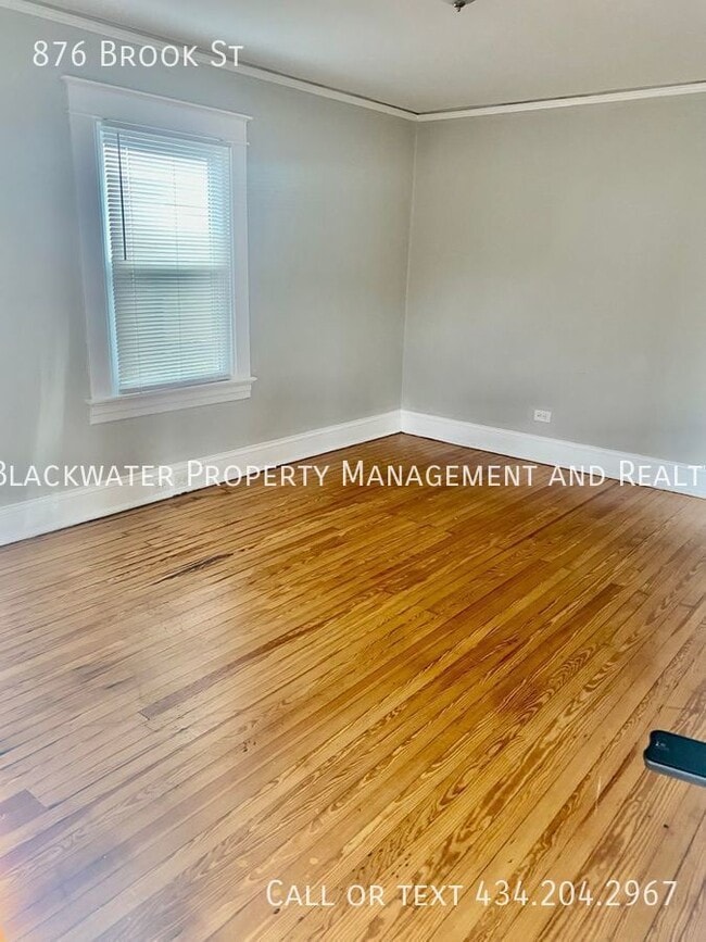 Building Photo - Fully Renovated 2 Bedroom Home!